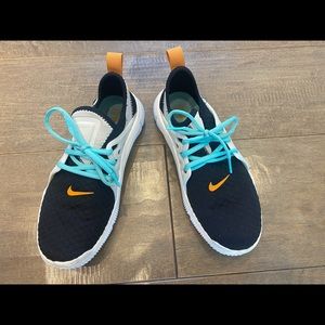 Woman's Nike Tennis Shoes 👟 Size 7